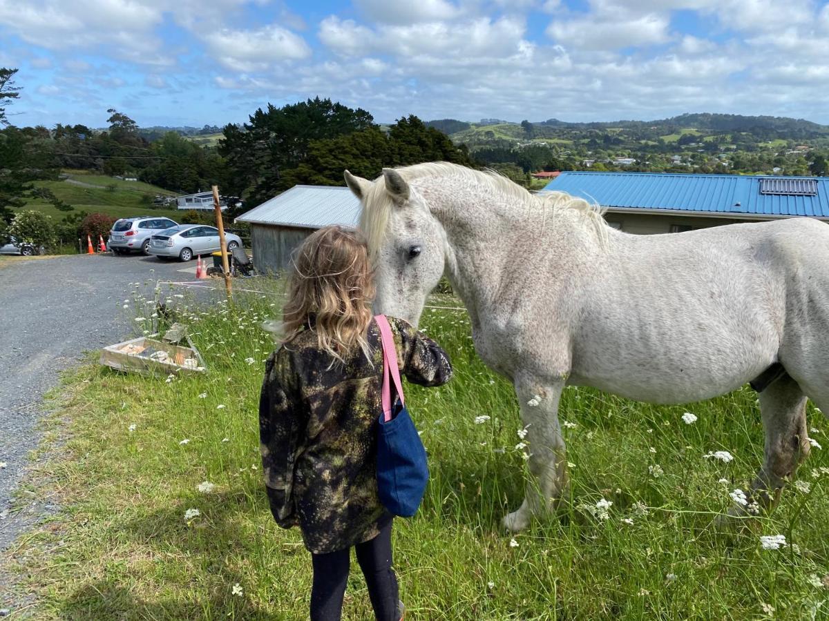 Pukeatua Farmstay Waimauku ภายนอก รูปภาพ