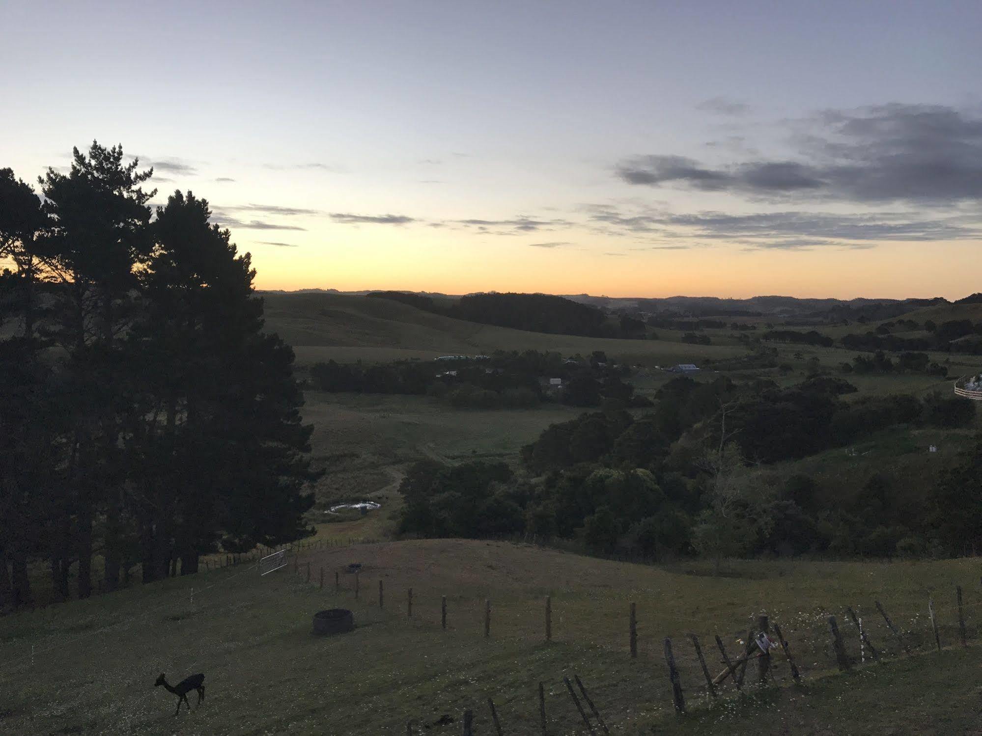 Pukeatua Farmstay Waimauku ภายนอก รูปภาพ
